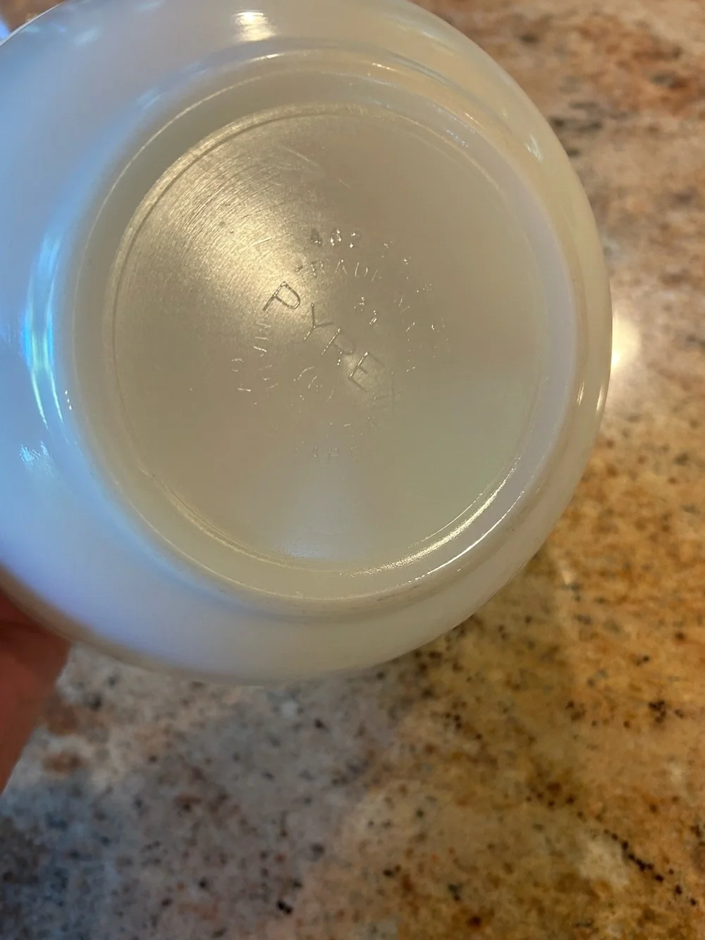PYREX TRADE MARK #402 1 1/2Qt. Opal White Milk Glass Mixing Nesting Bowl